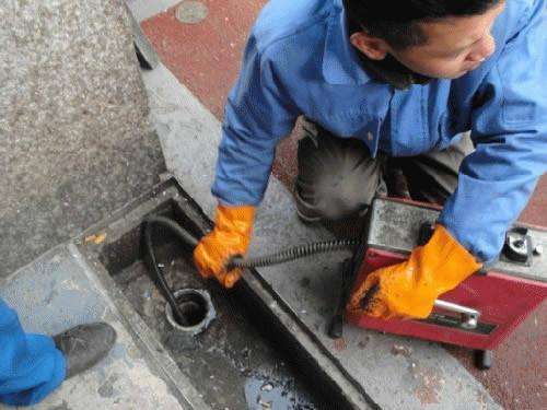 龙河镇疏通下水道