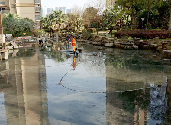 龙河镇景观池淤泥清理